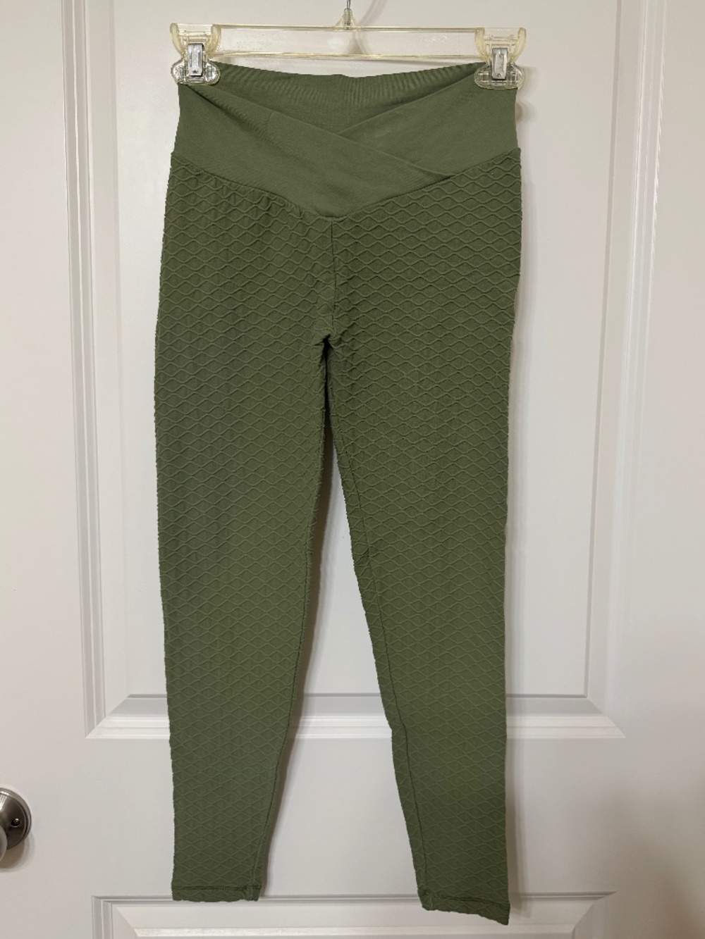 Green scrunched leggings